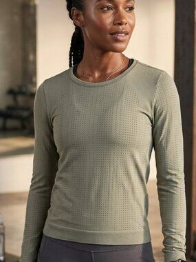 Athleta Long Sleeve Performance Top Sage Green Perforated Activewear Size M